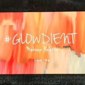 Touch in Sol glowdient makeup palette